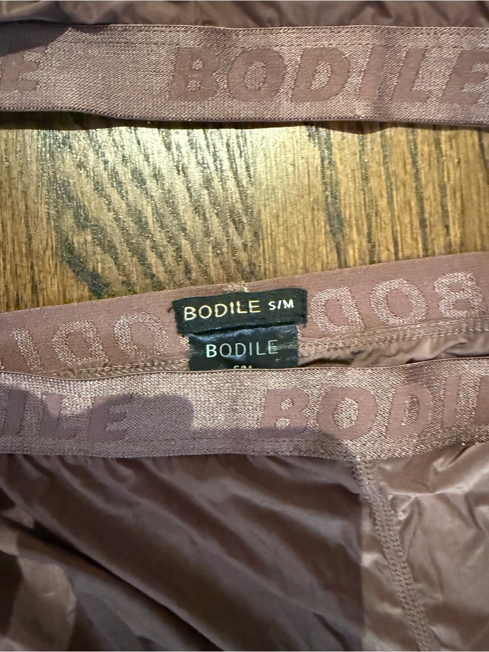 High-Rise Mauve Stretch Leggings — Sleek Everyday Fit - Picture 2 of 9